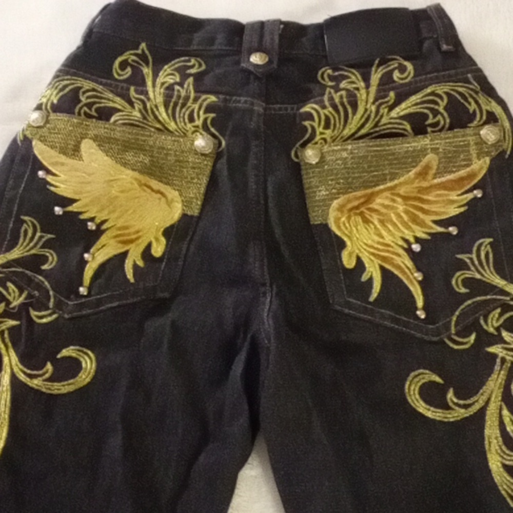 MENS DESIGNOR SHORTS SIZE SMALL!! NEW! LION BUTTONS AND GOLD EMBROIDERY. - Picture 3 of 10